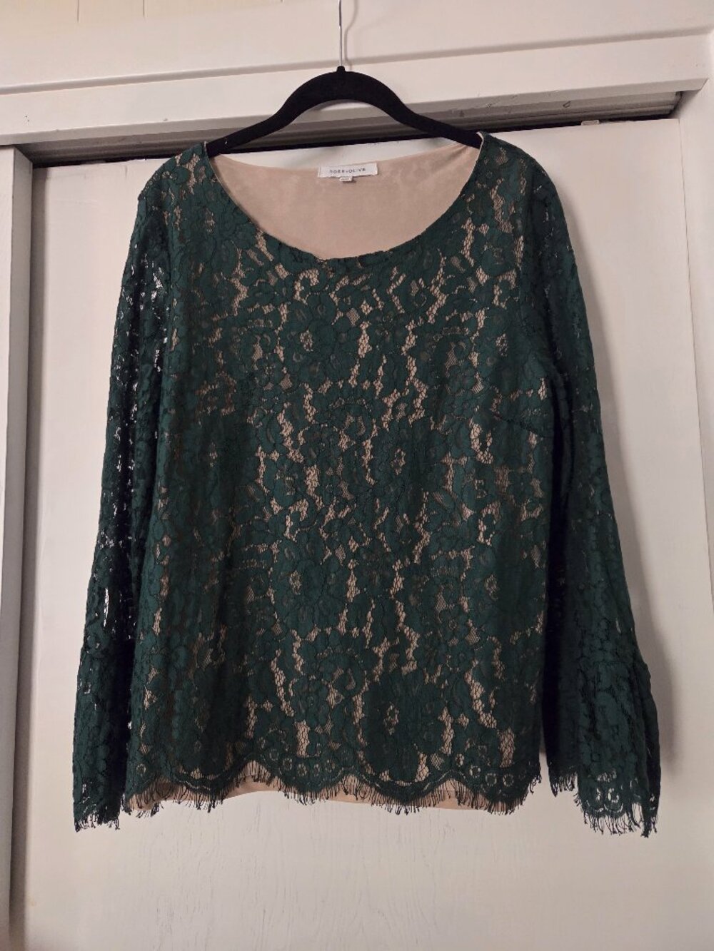 ROSE + OLIVE Emerald Green Floral Lace Flare-Sleeved Top L Beige Lining